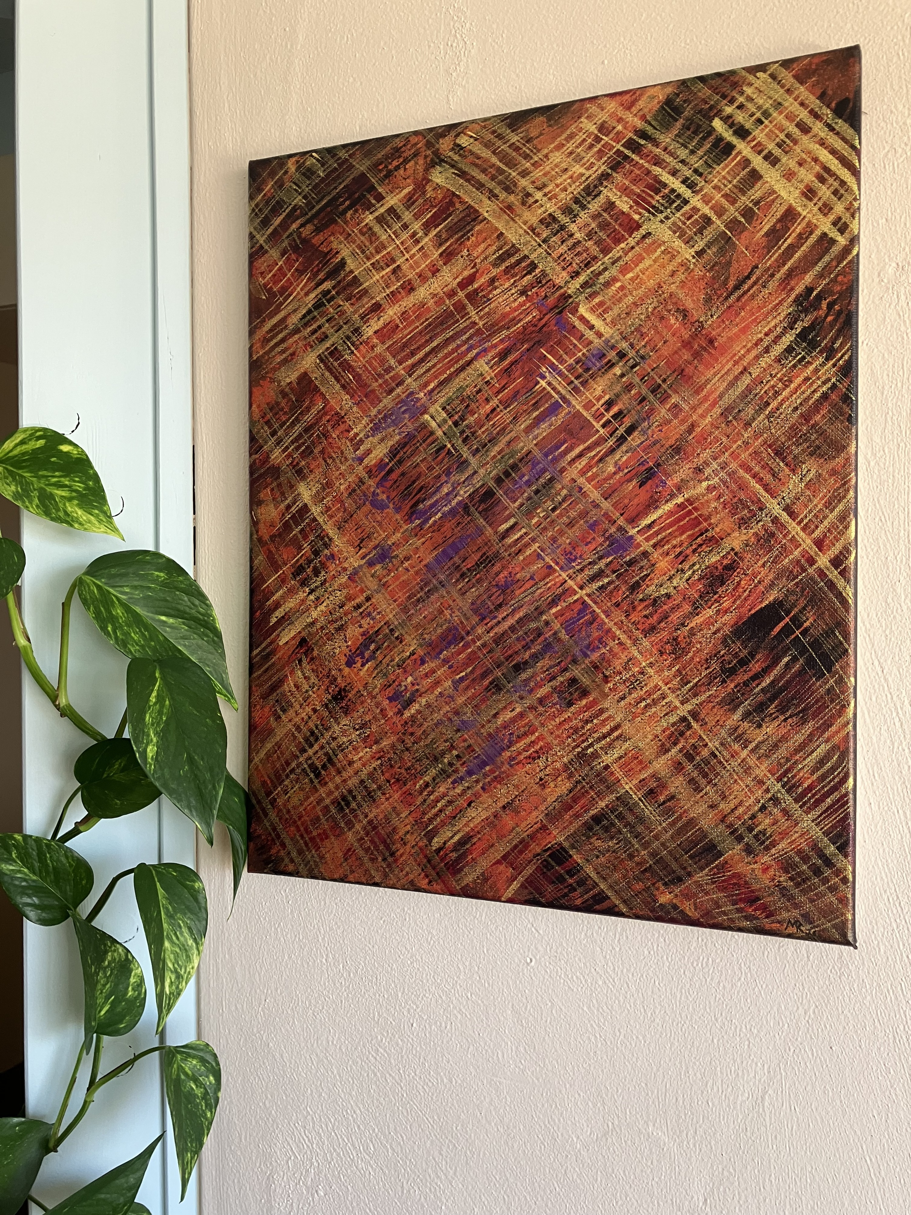 Abstraktes Acrylgemälde mit gekreuzten Linien in Rostrot, Gold und Violett