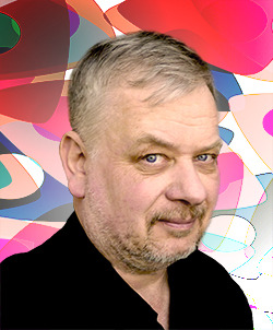 Porträtfoto von Matthias Hennig vor einem bunten abstrakten Hintergrund